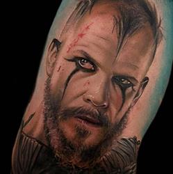 Horario de apertura EL CUERVO TATTOO STUDIO, Torrelavega