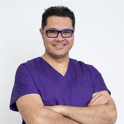 Dr. Didac Barco - Dermatólogo vía MIR especialista en láser - Corium Dermatology en Barcelona (Les Corts) - Horario de apertura