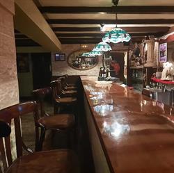 Horario de apertura Pub Vinoteca Califas, Venta de Baños