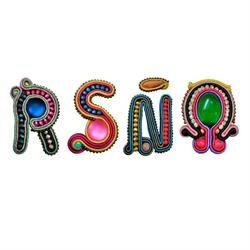 Horario de apertura Complementos Risueño mercería. Especializada en mercería y complementos realizados en soutache, Mula