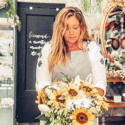 Horario de apertura La Tienda de la Esquina. Floristeria, Plasencia
