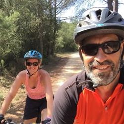 Horario de apertura Away from the Crowds / Senderos y Pueblos, La Losa
