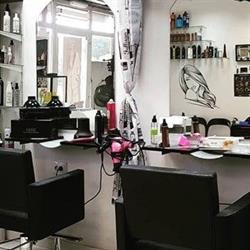 Horario de apertura Peluqueria y Estetica Raquel Fuentes, Badalona