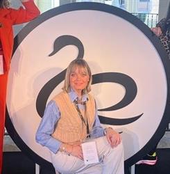 Horario de apertura esentia Belleza, Pinos Puente