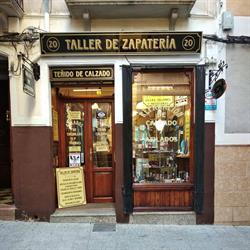 Horario de apertura Taller de zapatería, afilados y cuchillería. Calle Mayor., Caravaca de la Cruz