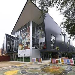 Horario de apertura Escola Lluís Vives, Castelldefels