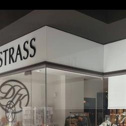 Horario de apertura Strass, Manresa