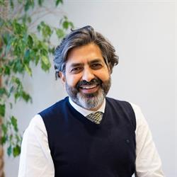 Arun Mansukhani en Málaga (Teatinos-Universidad) - Horario de apertura