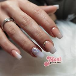 Horario de apertura moni_nailsandlashes, Parla
