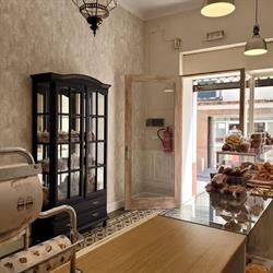 Horario de apertura pastelería La Favorita, Alcalá de Guadaira