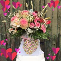 Horario de apertura Floristería Natalia Campos concepto floral para El chico de las flores, Carballo