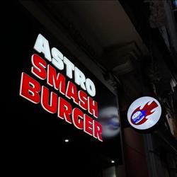 ASTRO Smash Burger en Barcelona (Sant Martí) - Horario de apertura