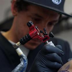 Horario de apertura studio 13 tattoo shop, Santoña